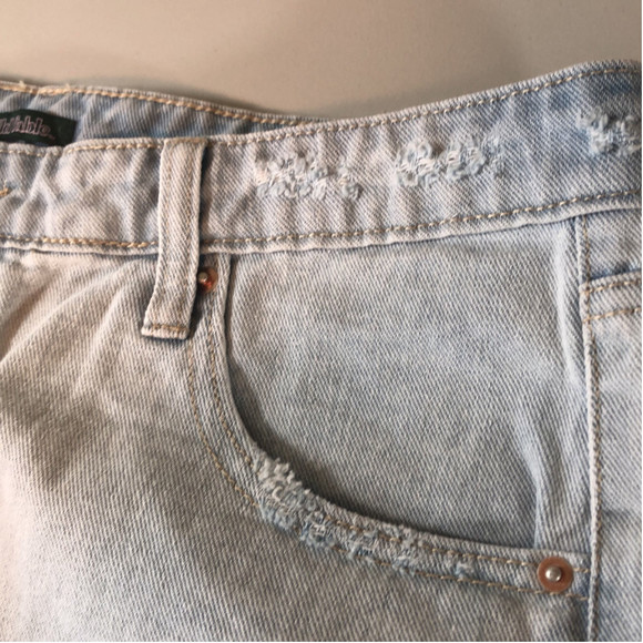 Wild Fable NWT Highest Rise Cheeky Light Wash Distressed Shorts Size 12/31 waist - Picture 11 of 12